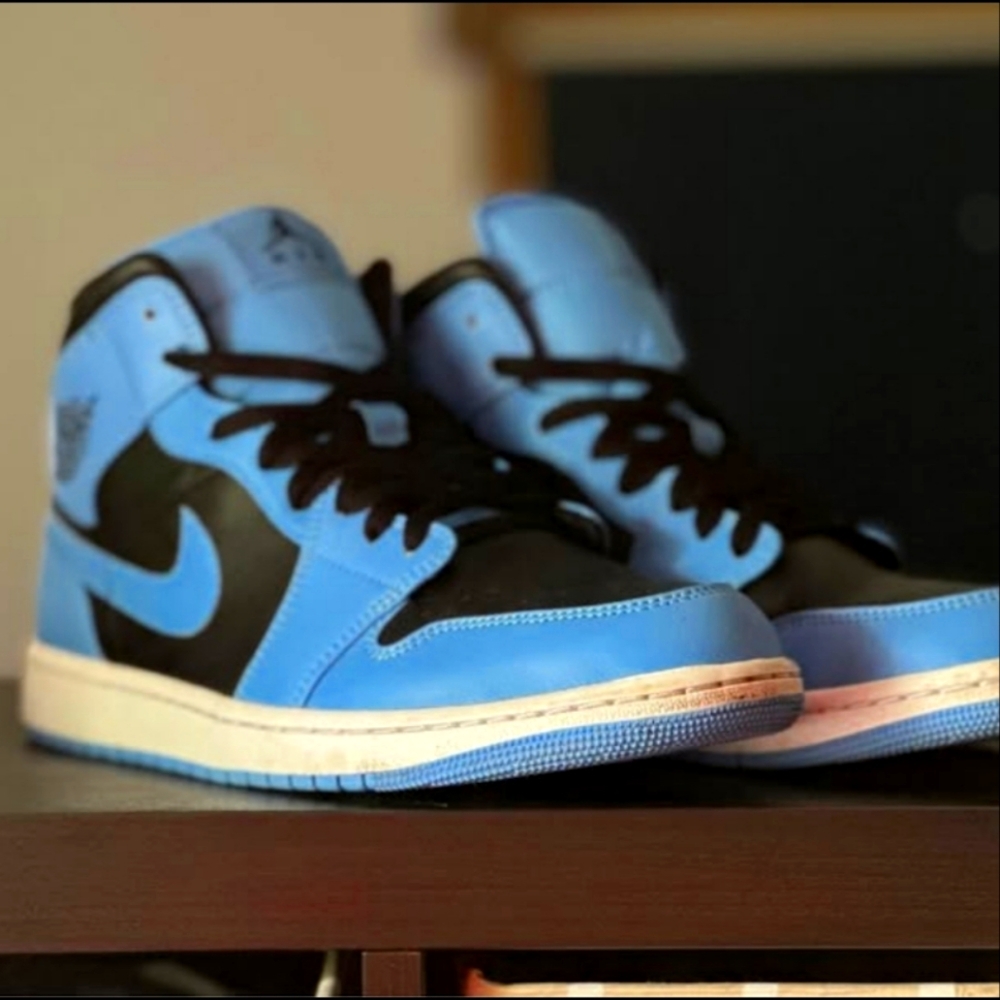 Nike Air Jordan 1 Mids University Blue Mens 10.5